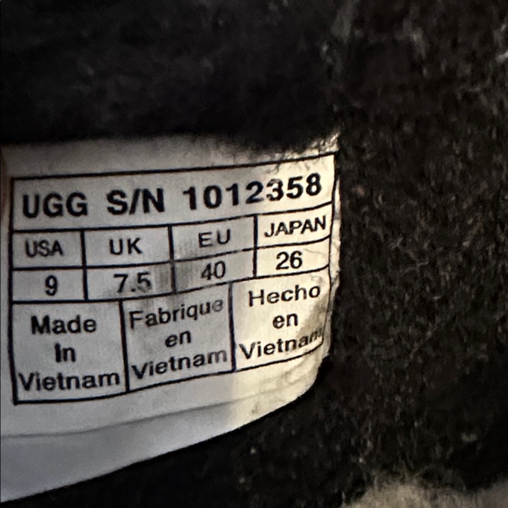 UGG Black Shearling Pull-On Boots Size 9 US Women Fur Lined Winter Shoes - Picture 13 of 15
